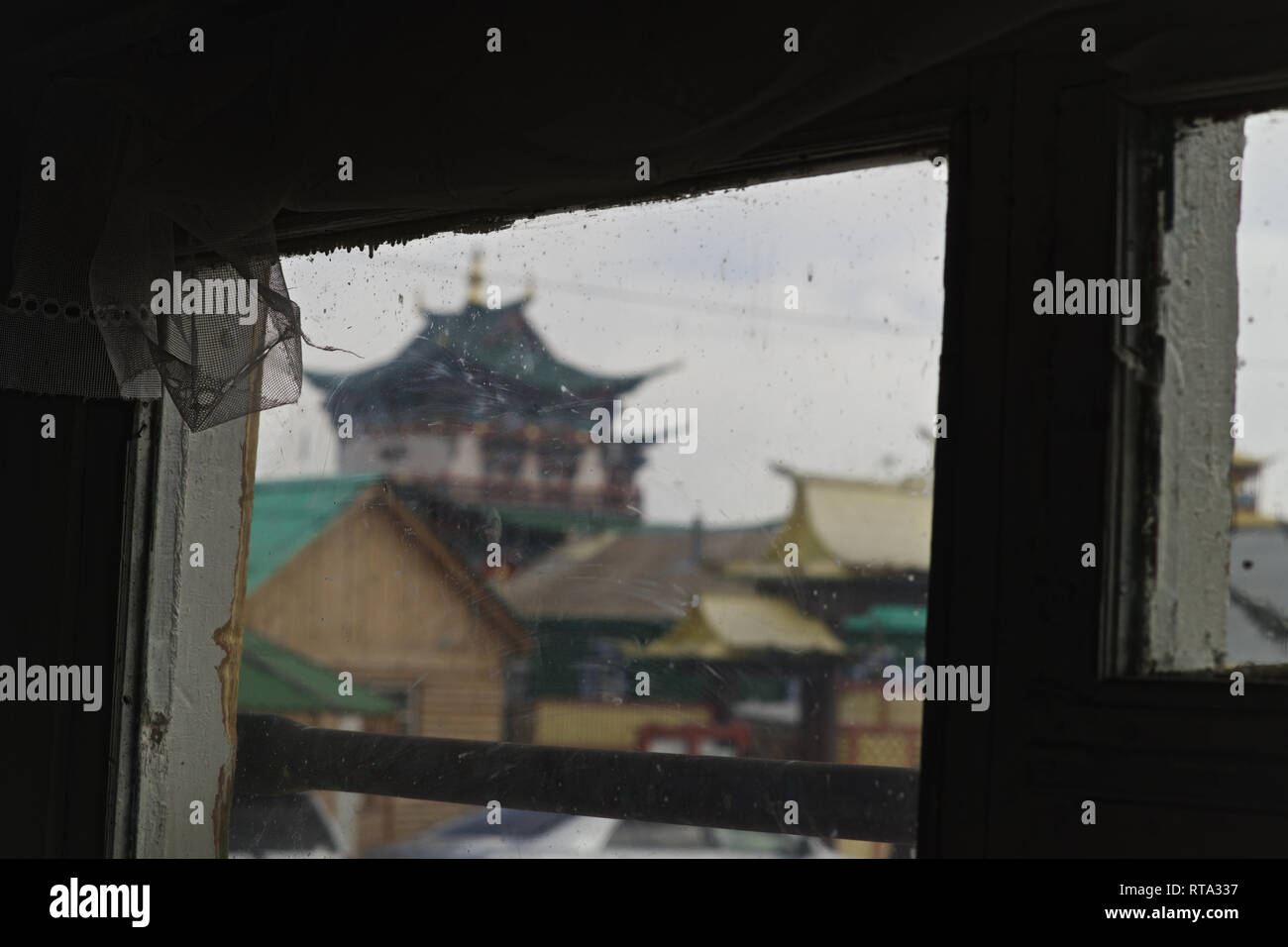 Boudhist Ivolginsky datsan (Tempel) aus dem restaurent Fenster, Oulan Oude, Bouryat, Sibirien, Russland Stockfoto