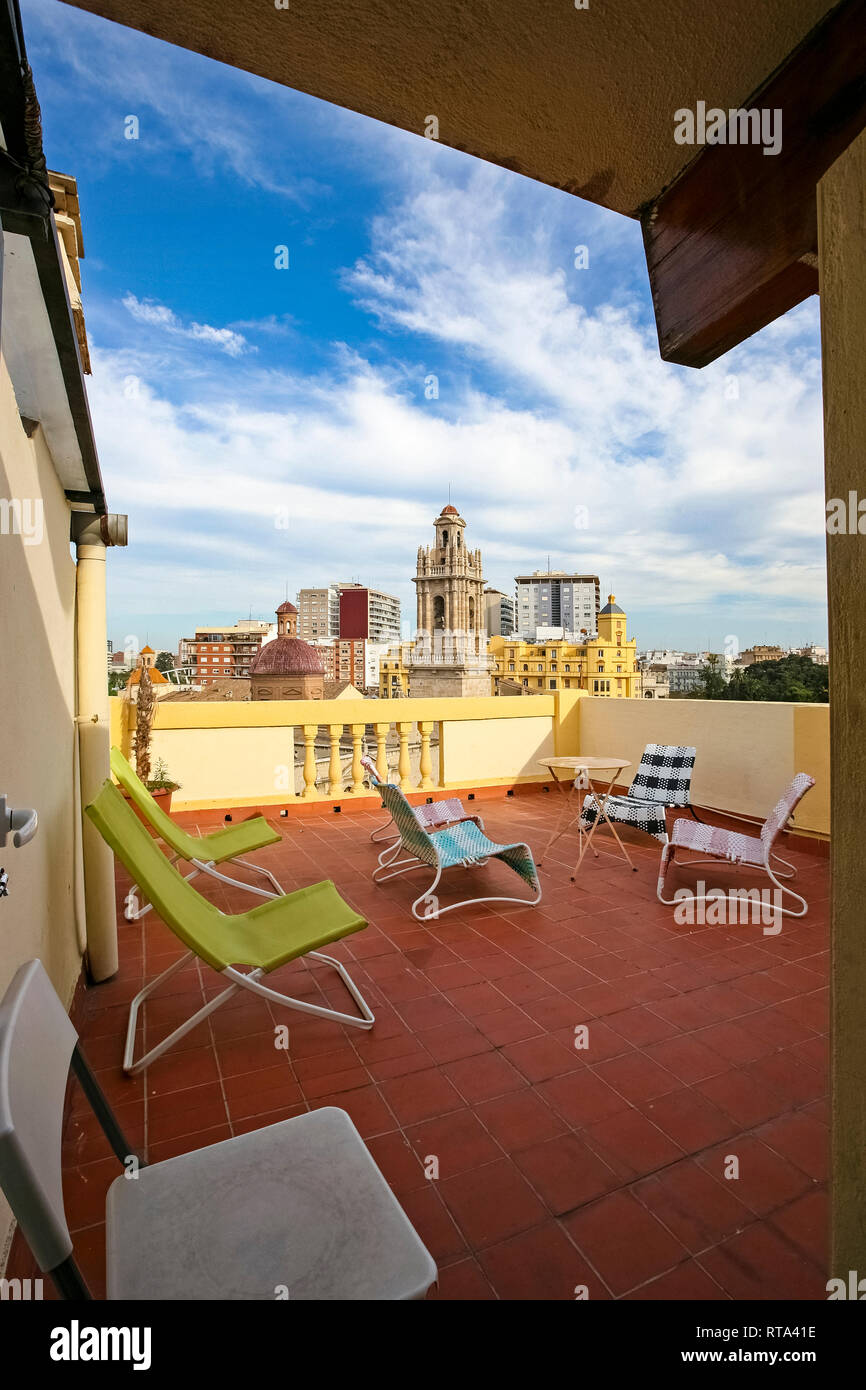 Spanien Valencia Blick auf das Kloster von Santo Domingo sehen von der Terrasse des Purple Nest Hostel Stockfoto