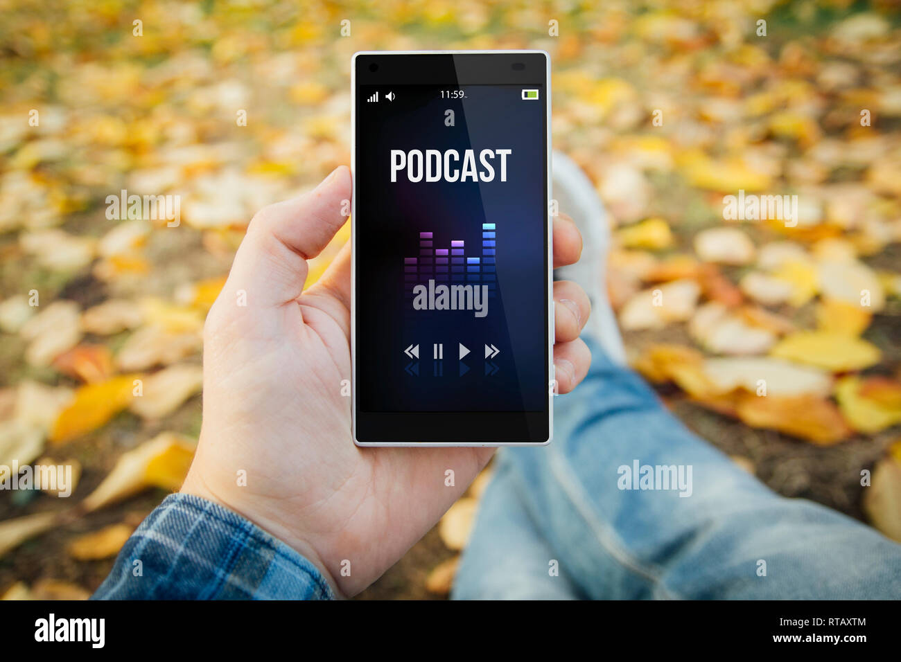Mann im Park hören Podcast online. Alle Grafiken sind. Stockfoto