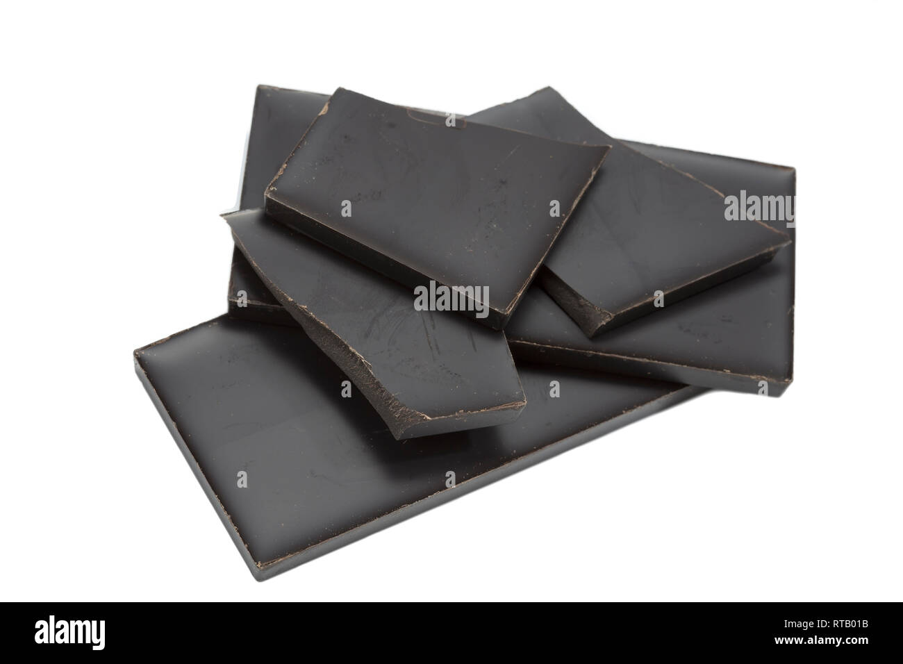 Dunkle Schokolade isoliert auf weißem Hintergrund Stockfoto