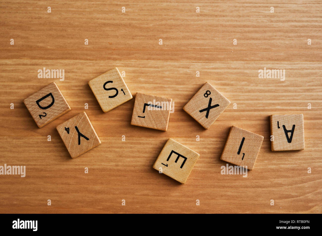 Wort Legasthenie mit Scrabble Fliesen geschrieben Stockfoto