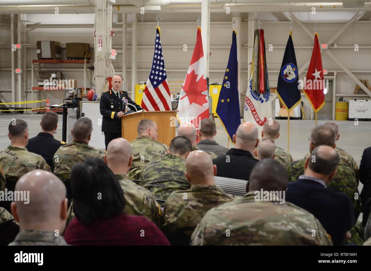 Us-Armee Alaska und Fort Wainwright Host zum 30. Jahrestag Gedenkveranstaltung zu Ehren der Absturz einer Maschine der Royal Canadian Air Force C-130 Flugzeugen vor 30 Jahren auf Fort Wainwright. Stockfoto