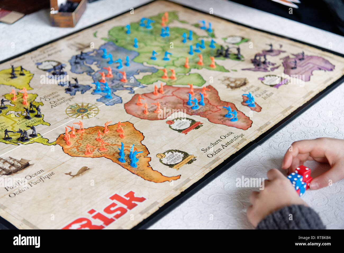 Menschen spielen die klassischen Strategie gespraechsbedarf Spiel Risiko Stockfoto