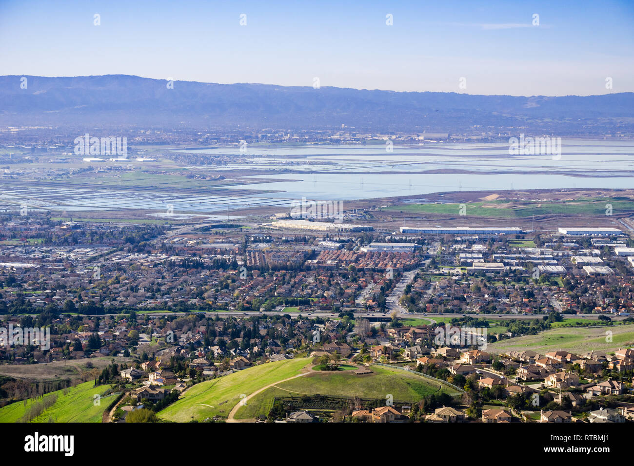 Blick nach Süden auf die Bucht von San Francisco von Ed Levin County Park, Milpitas, Kalifornien Stockfoto