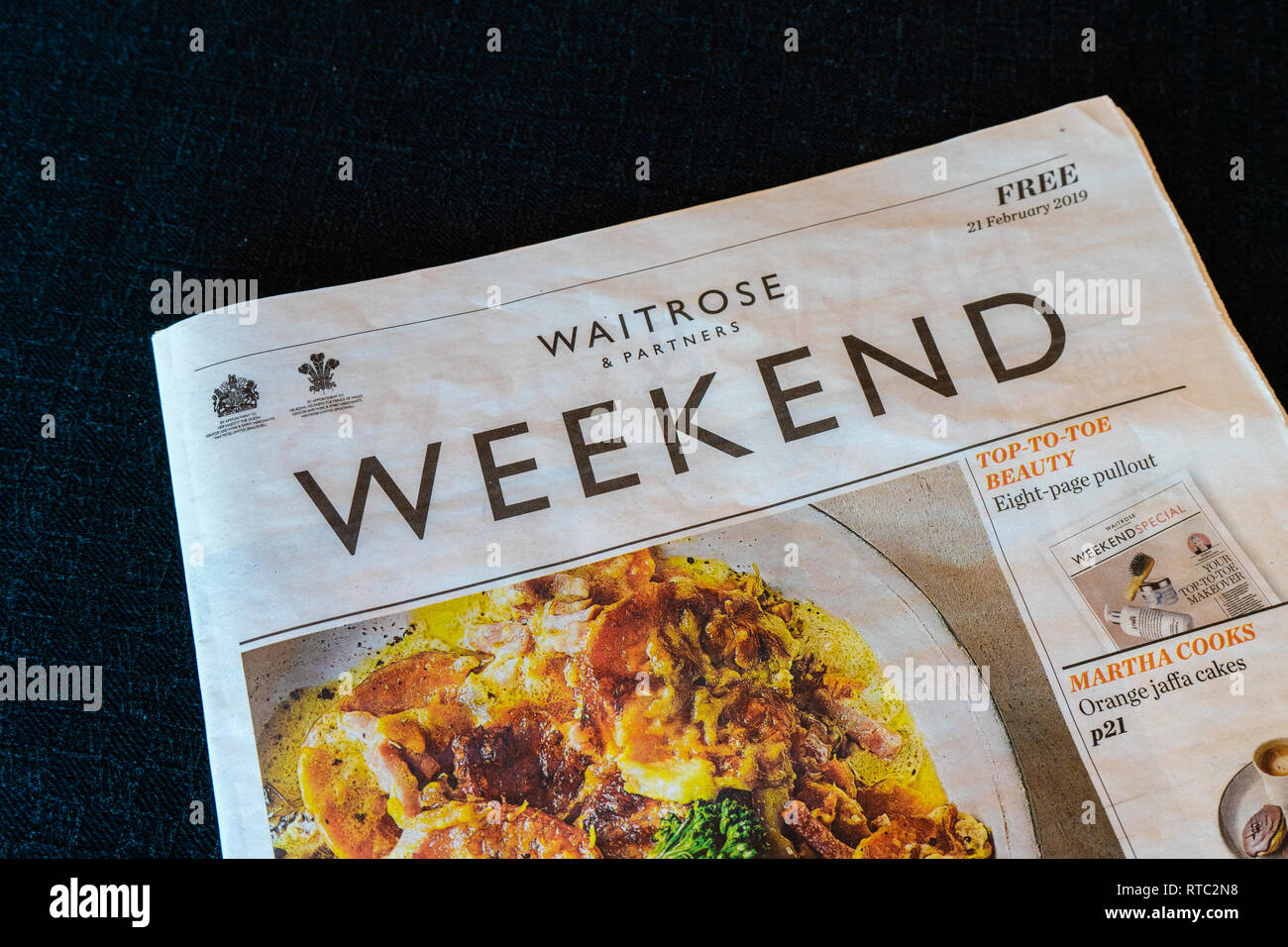 Eine Kopie einer Waitrose Wochenende Magazin/Papier, Großbritannien Stockfoto