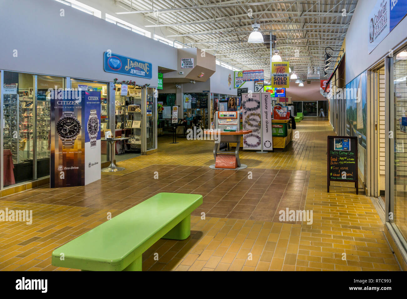Das Innere der Marystown Mall. Einen kleinen lokalen Einkaufszentrum in Neufundland, Kanada. Stockfoto