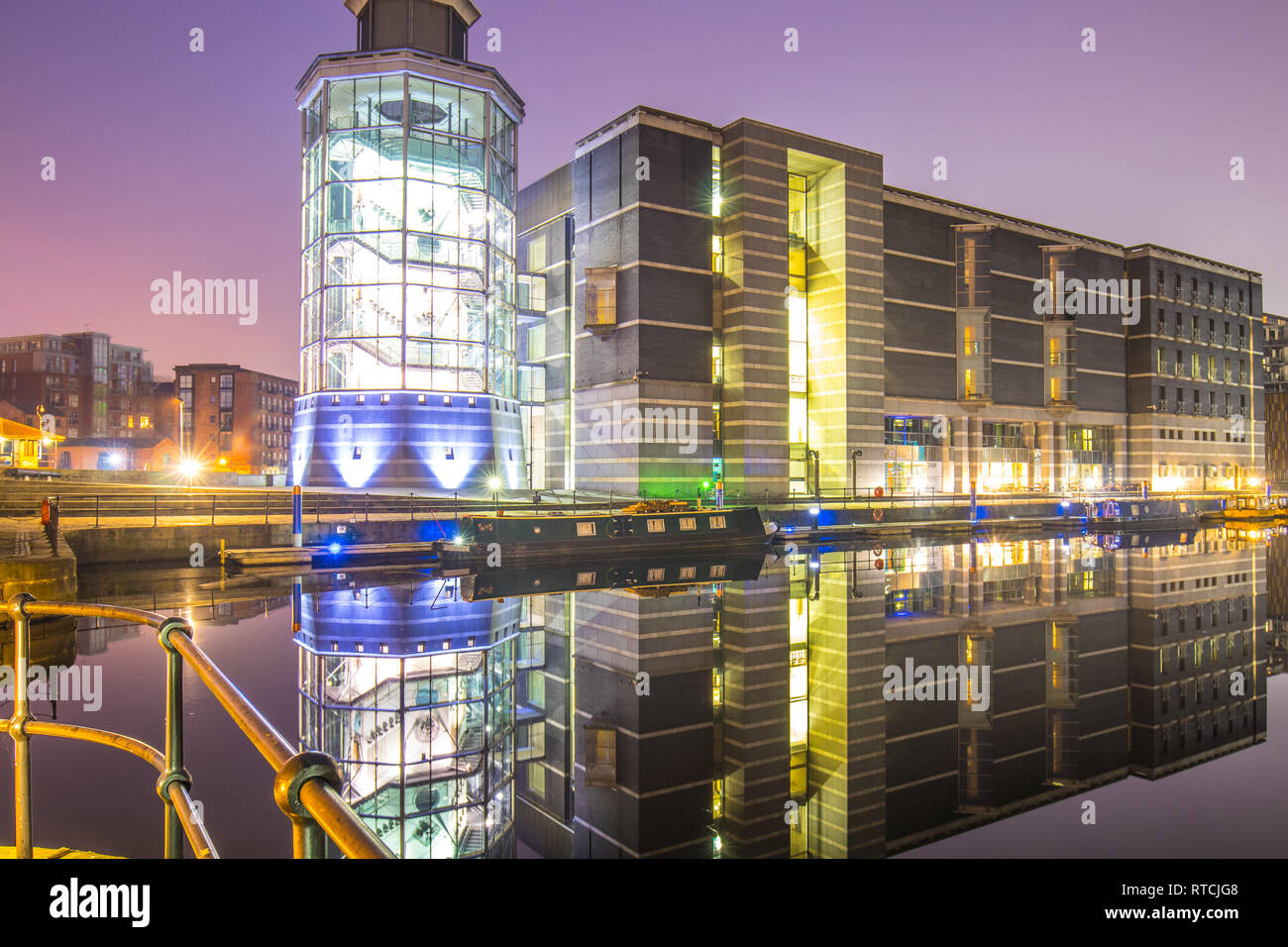 Reflexionen an den Royal Armouries Museum in Leeds Dock. Stockfoto
