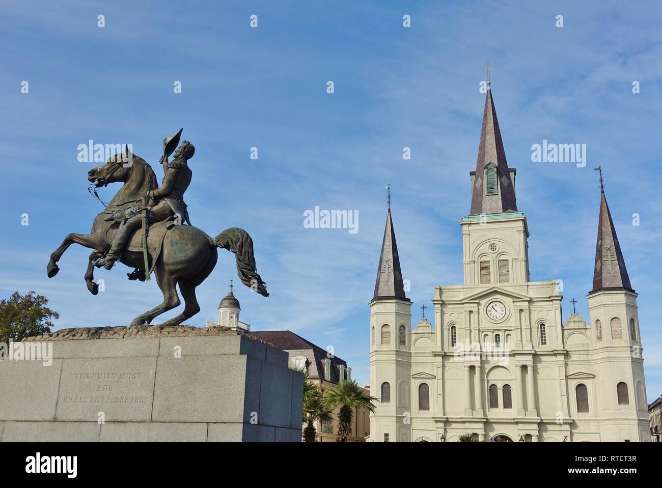 NEW ORLEANS, LA - Ansicht des Cathedral-Basilica von Saint Louis, König von Frankreich (St. Louis Kathedrale) im französischen Viertel von New Orleans. Stockfoto