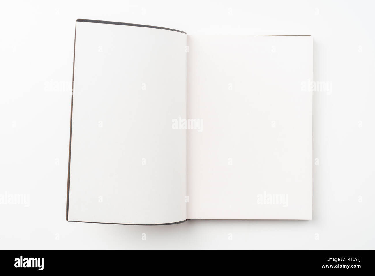 Designkonzept - Ansicht von oben öffnen Hochwertige rot Notebook Cover auf weißem Hintergrund für mockup Serie 8 isoliert Stockfoto