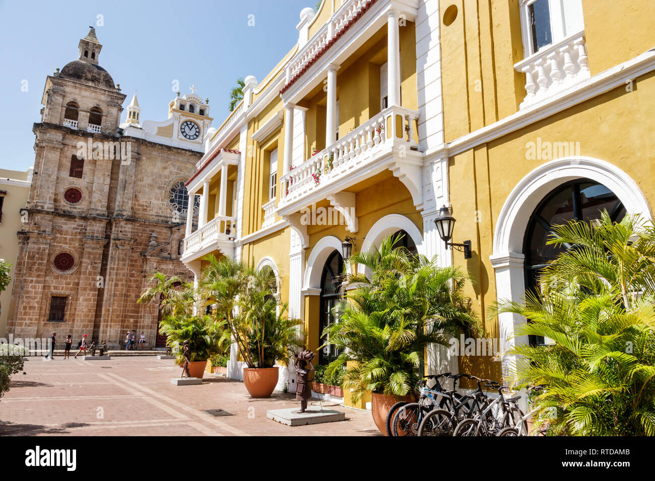 Cartagena Kolumbien, Iglesia de San Pedro Claver, Museum des katholischen Klosters, Außenansicht, plaza, öffentlicher Platz, Glockenturm, Kolonialarchitektur, 17. Jahrhundert Stockfoto