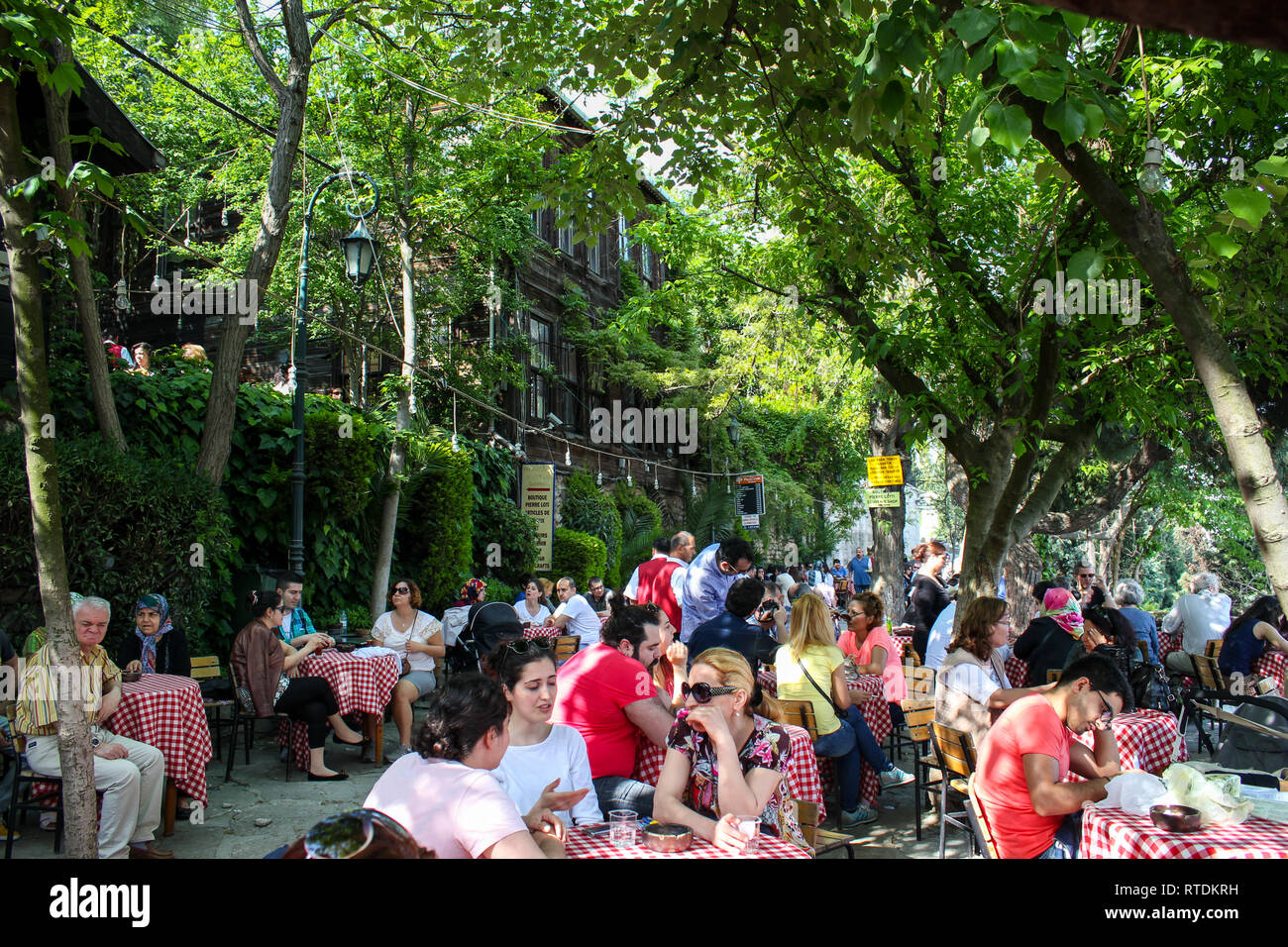 Eyup, Istanbul/Türkei - vom 1. Mai 2013: ein Kaffee auf Pierre Loti Hügel Stockfoto