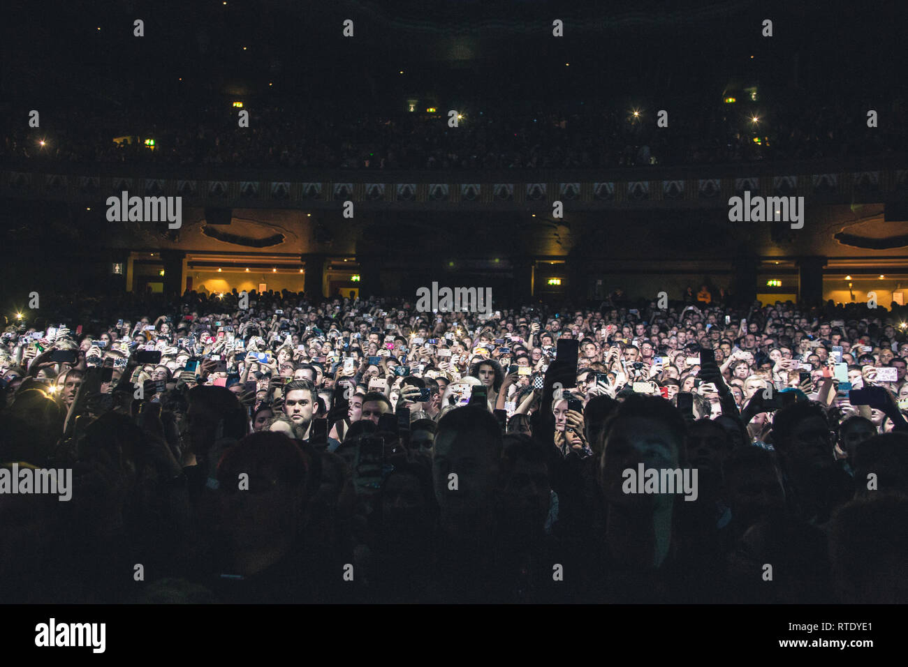 London, Großbritannien. Februar 28, 2019 - South African - Australischer Sänger, Songwriter, Schauspieler, und Internet Persönlichkeit, Troye Sivan, führt im Hammersmith Apollo auf seinem 2019 'Blüte' UK Tour Credit: Myles Wright/ZUMA Draht/Alamy leben Nachrichten Stockfoto