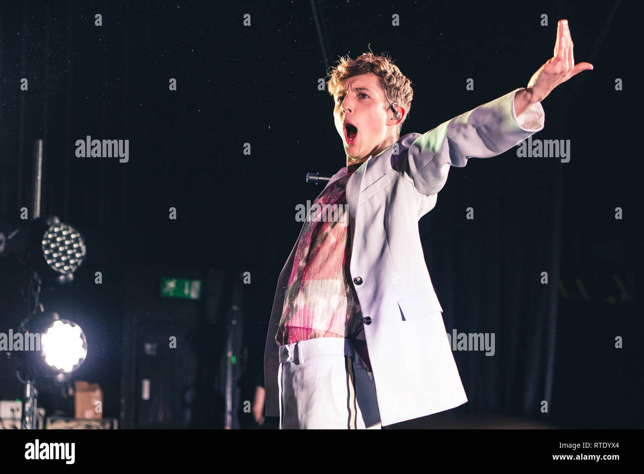 London, Großbritannien. Februar 28, 2019 - South African - Australischer Sänger, Songwriter, Schauspieler, und Internet Persönlichkeit, Troye Sivan, führt im Hammersmith Apollo auf seinem 2019 'Blüte' UK Tour Credit: Myles Wright/ZUMA Draht/Alamy leben Nachrichten Stockfoto