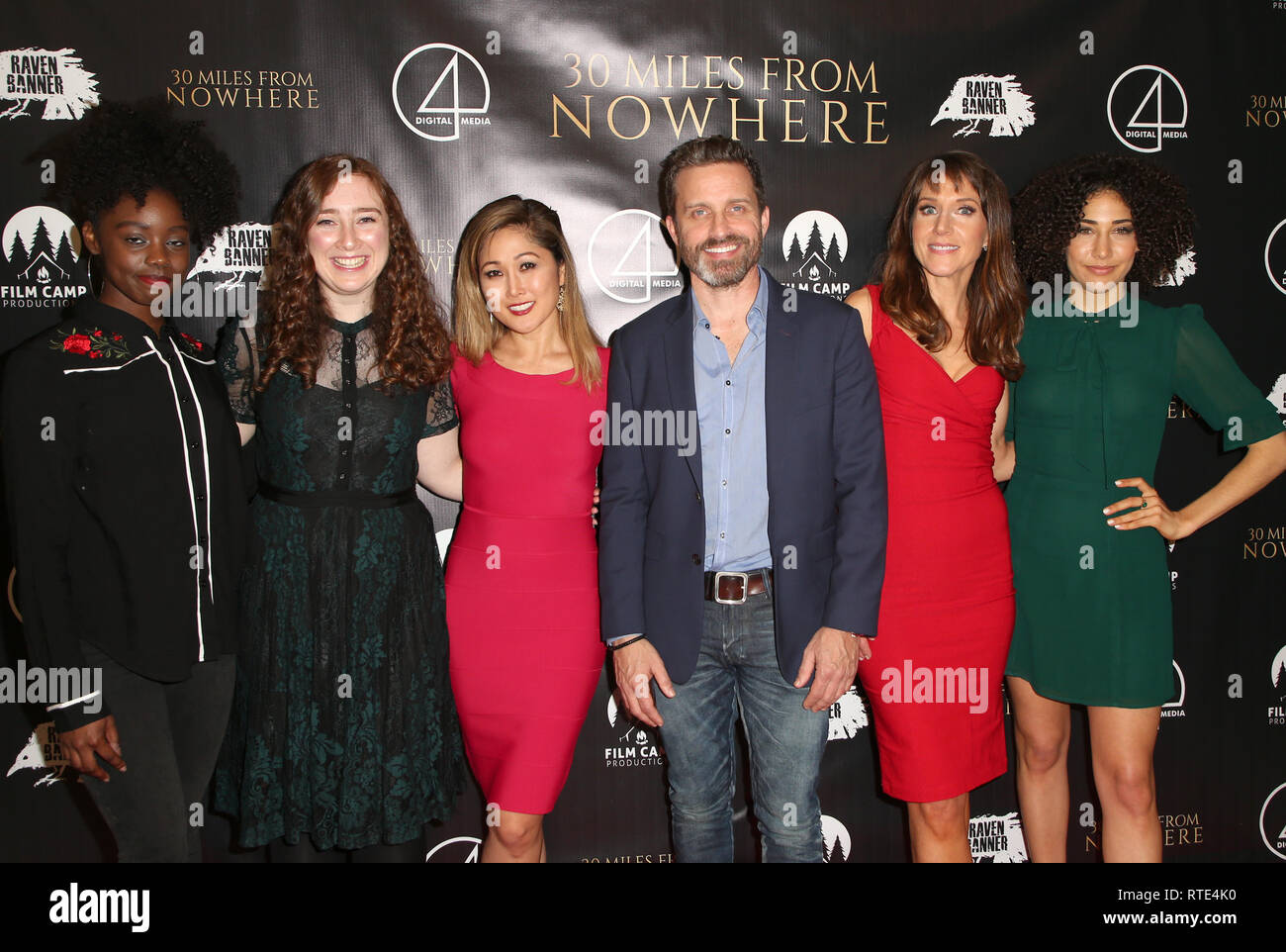 Los Angeles, Ca, USA. 28 Feb, 2019. Birgundi Baker, Caitlin Koller, Cathy Shim, Rob Benedict, Seana Kofoed, Marielle Scott, an der Los Angeles Premiere von 30 Meilen vom Nirgendwo im Landmark Theater in Los Angeles, Kalifornien, am 28. Februar 2019. Credit: Faye Sadou/Medien Punch/Alamy leben Nachrichten Stockfoto