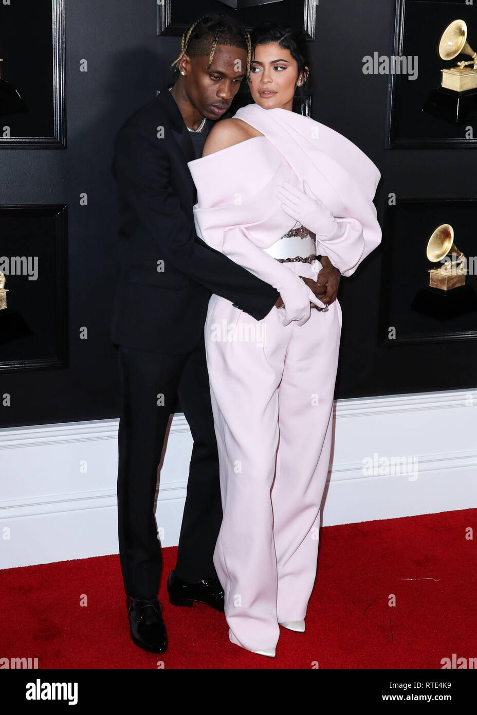 LOS ANGELES, Ca, USA - 10. Februar: Travis Scott und Kylie Jenner kommen an die 61. jährlichen Grammy Awards auf Staples Center am 10 Februar, 2019 in Los Angeles, Kalifornien, Vereinigte Staaten. (Foto von Xavier Collin/Image Press Agency) Stockfoto