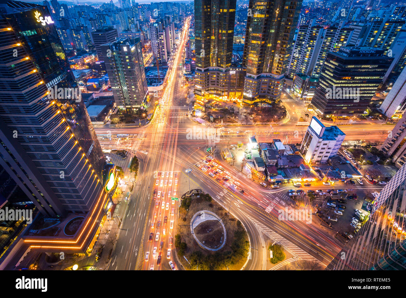 SEOUL, KOREA - Januar 31, 2016: Kreuzung in der Innenstadt von Seoul, Südkorea Stockfoto