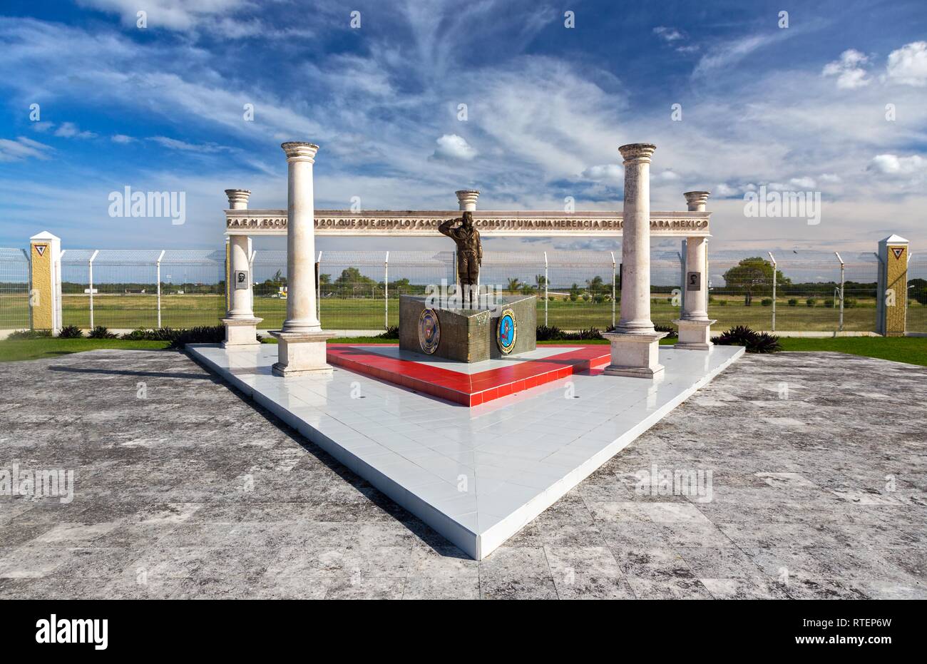 Mexikanische Military Base (Base Aerea Militar) Aerospace Memorial und Zweiter Weltkrieg Denkmal auf der Insel Cozumel, Mexiko Stockfoto