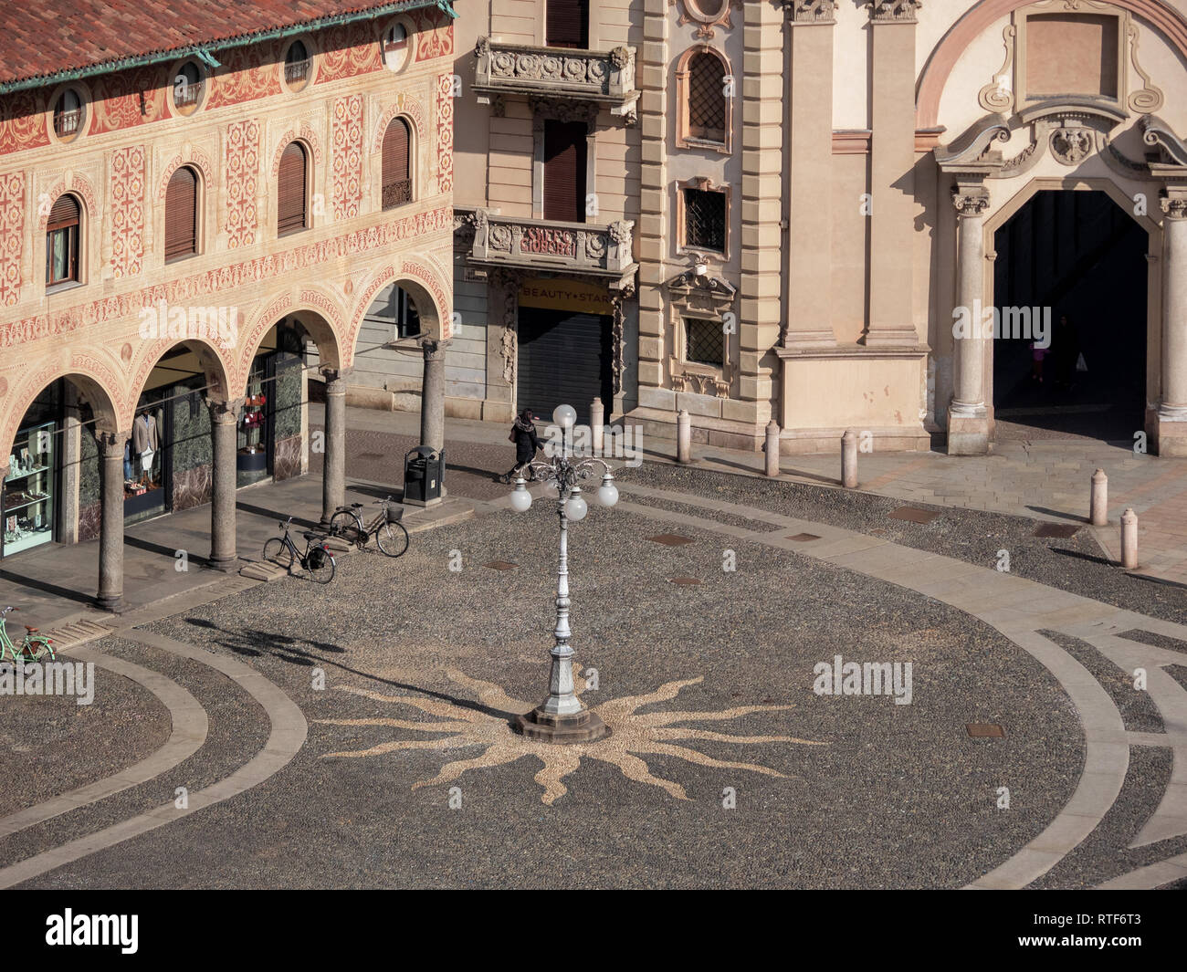 Mosaik auf dem Boden des Ducale Um die charakteristischen streetlight, Vigevano - Italien Stockfoto