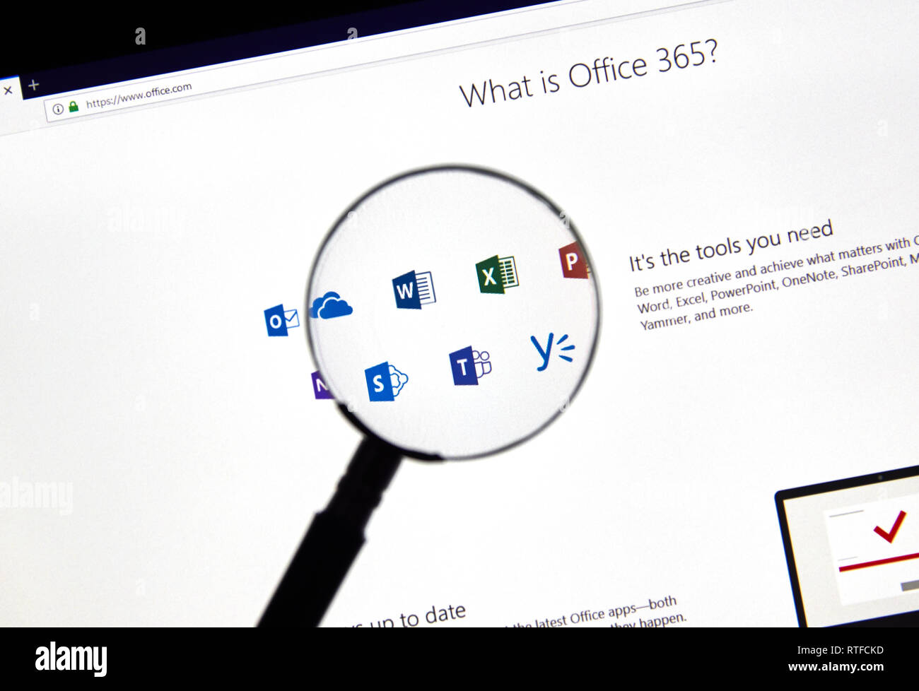 MONTREAL, KANADA - 28. FEBRUAR 2019: Microsoft Office 365 Symbole auf einem PC-Bildschirm. Office 365 ist der Markenname Microsoft verwendet für eine Gruppe von subscripti Stockfoto