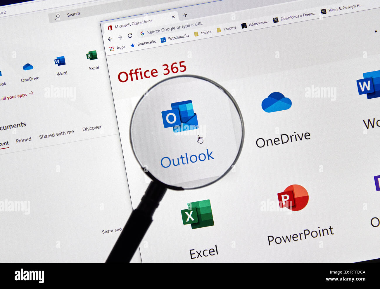 MONTREAL, KANADA - 28. FEBRUAR 2019: Microsoft Outlook Symbol Neu. Office 365 ist der Markenname Microsoft verwendet für eine Gruppe von Abonnements, die Anbietern Stockfoto