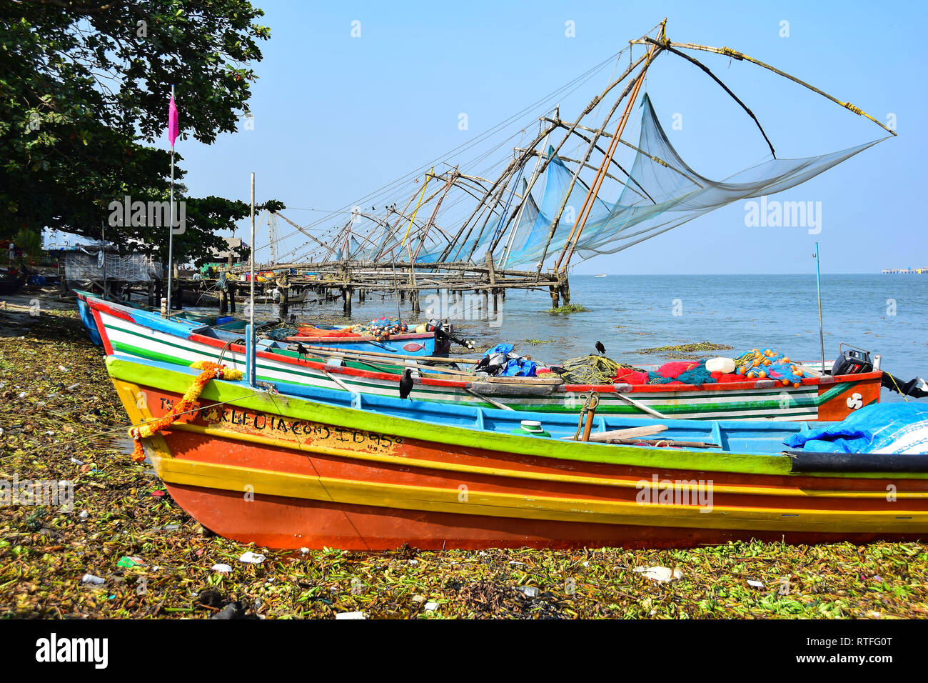 Boot, Chinesische Fischernetze, Kochi, Cochin, Kerala, Indien Stockfoto