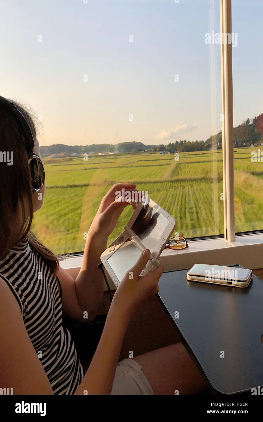 Jugendlich auf mit Spielgerät Zug Stockfoto