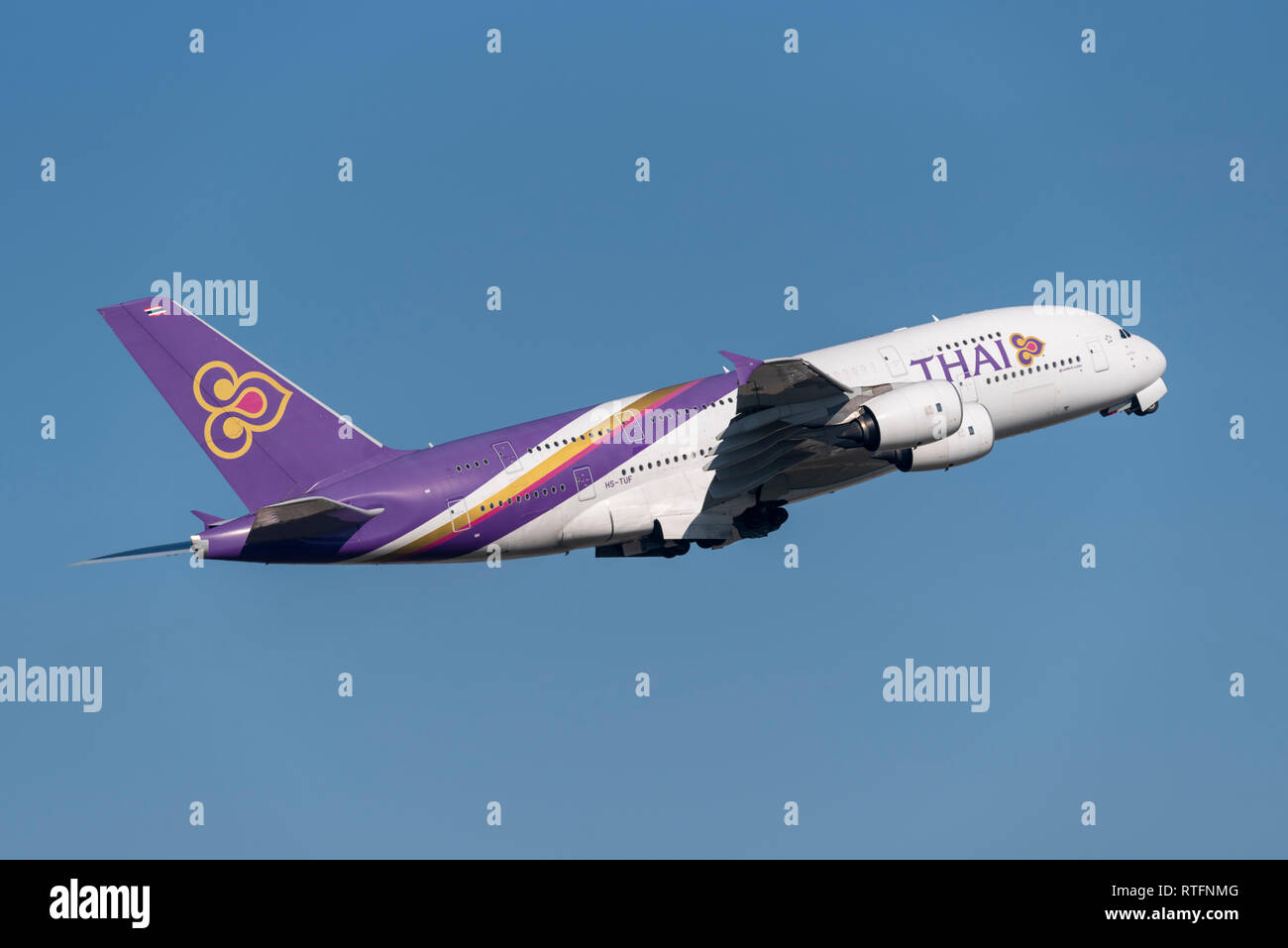 Thai Airways International Airbus A380 Superjumbo Jet Airliner Flugzeug Hs Tuf Vom London Heathrow Flughafen Grossbritannien Im Blauen Himmel Abflug Stockfotografie Alamy