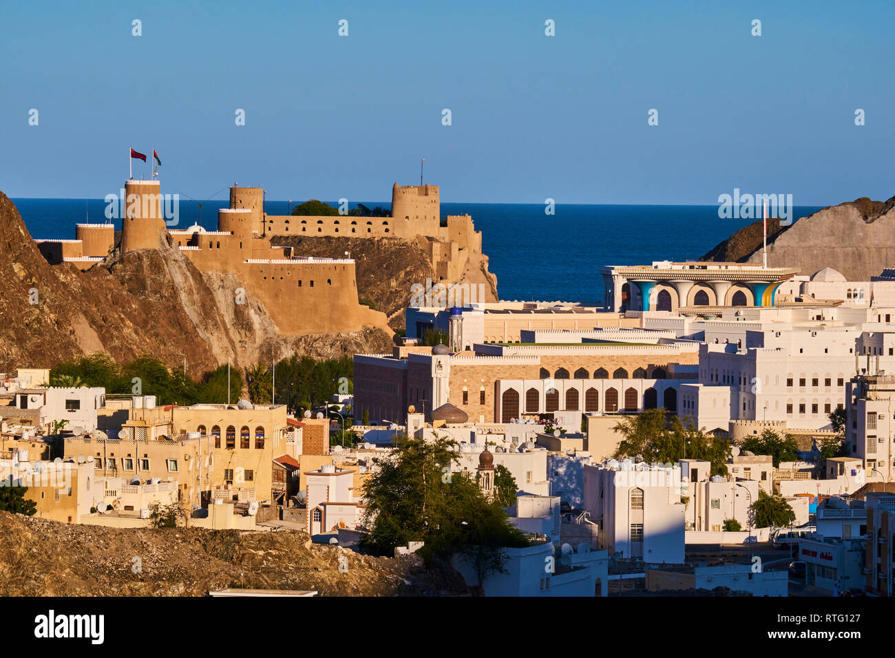 Sultanat von Oman, Muscat, Mirani fort und Al Alam Palast des Sultans Qaboos Stockfoto
