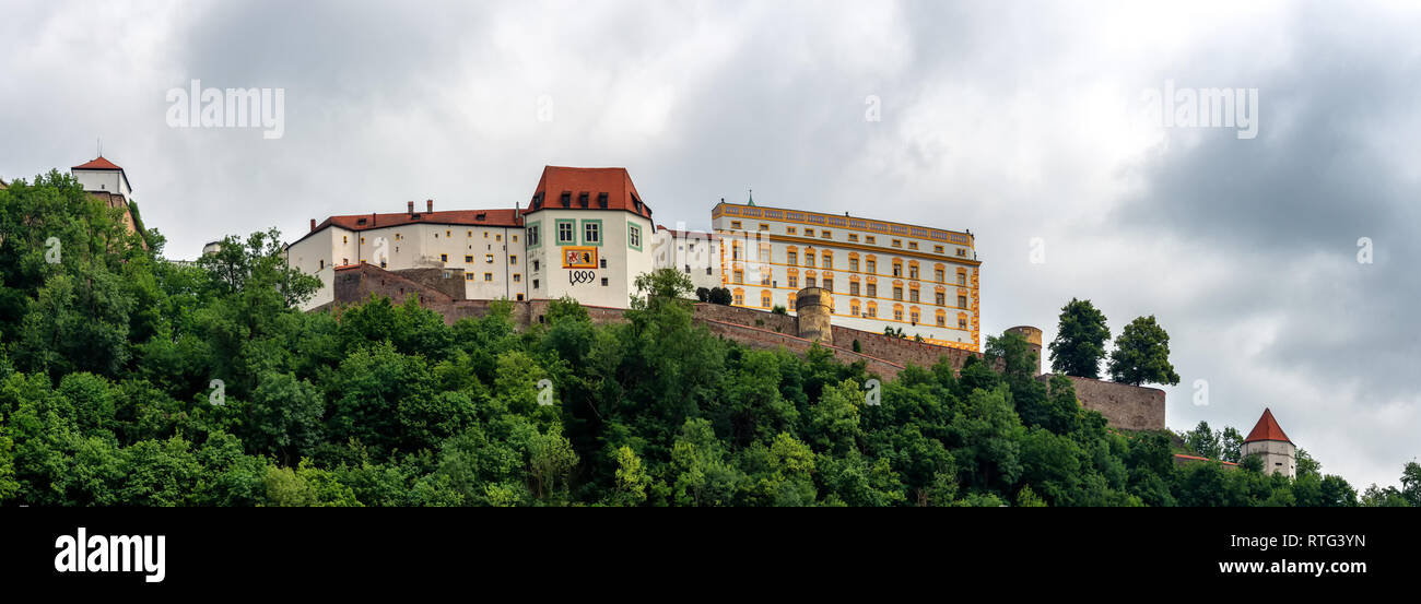 Veste Oberhaus, eine Festung hoch über der Stadt Passau, wurde im Jahr 1219 gegründet. Stockfoto