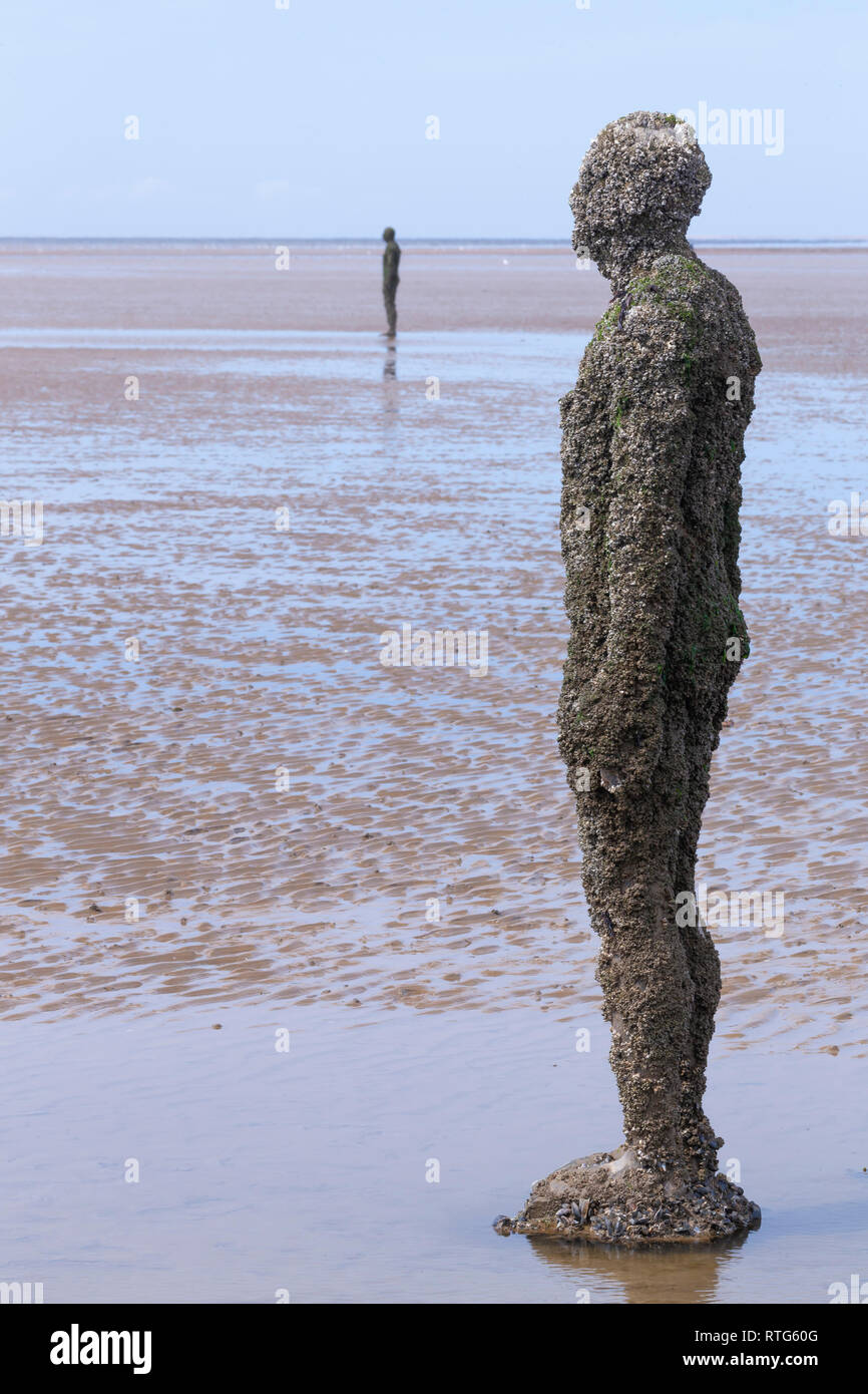 Ein weiterer Ort, Skulpturen, Antony Gormley, 2007, Crosby Strand, Southport, Merseyside, Lancashire, England, Großbritannien, Stockfoto