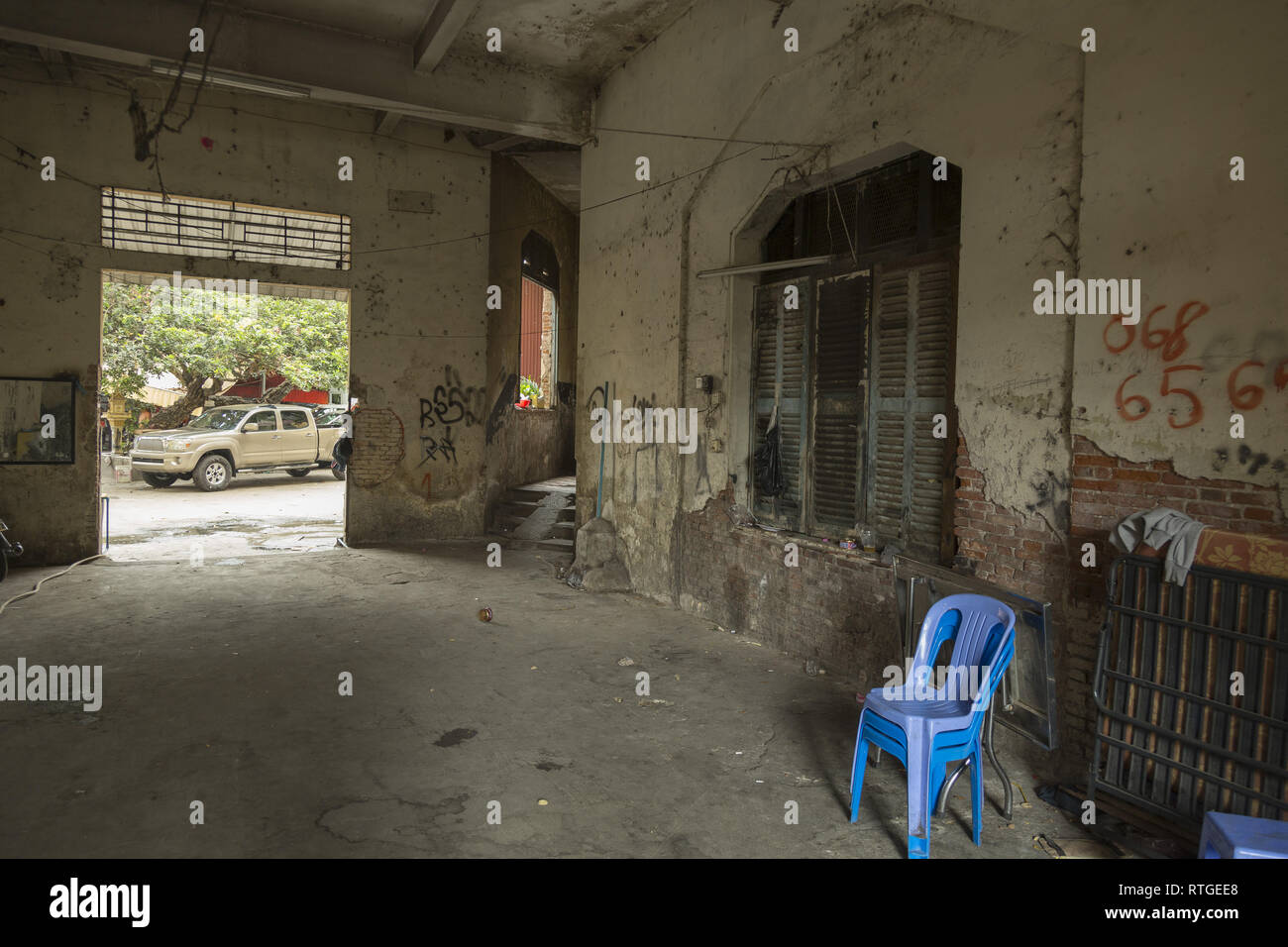 Innenraum der Alten Französischen kolonialen Gebäude in Phnom Penh, Kambodscha Stockfoto