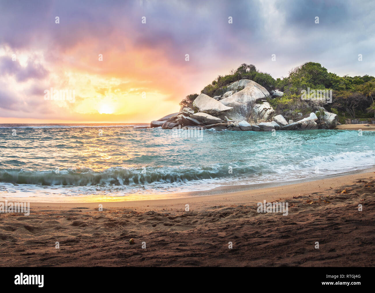 Tropischen Strand bei Sonnenaufgang in Kap San Juan - Tayrona Nationalpark, Kolumbien Stockfoto