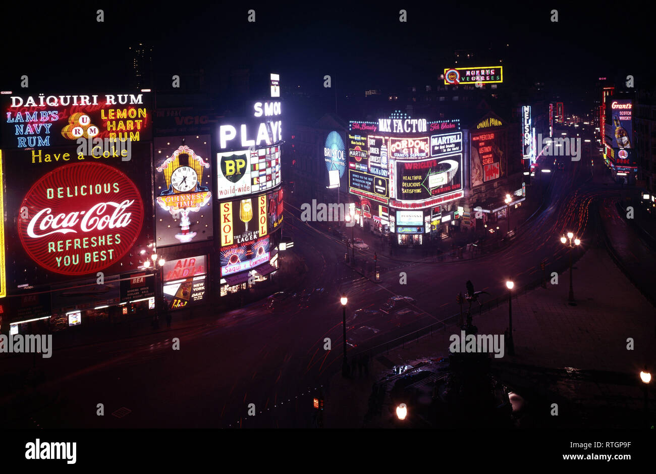 Foto muss Gutgeschrieben © Alpha werden Drücken Sie 040000 (Datum unbekannt) ein Blick auf den Piccadilly Circus in London bei Nacht. Stockfoto