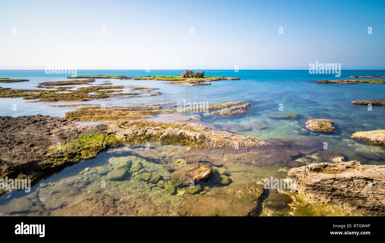 Shoreline, Jbeil Byblos, Libanon Stockfoto Shoreline, Jbeil Byblos, Libanon Stockfoto