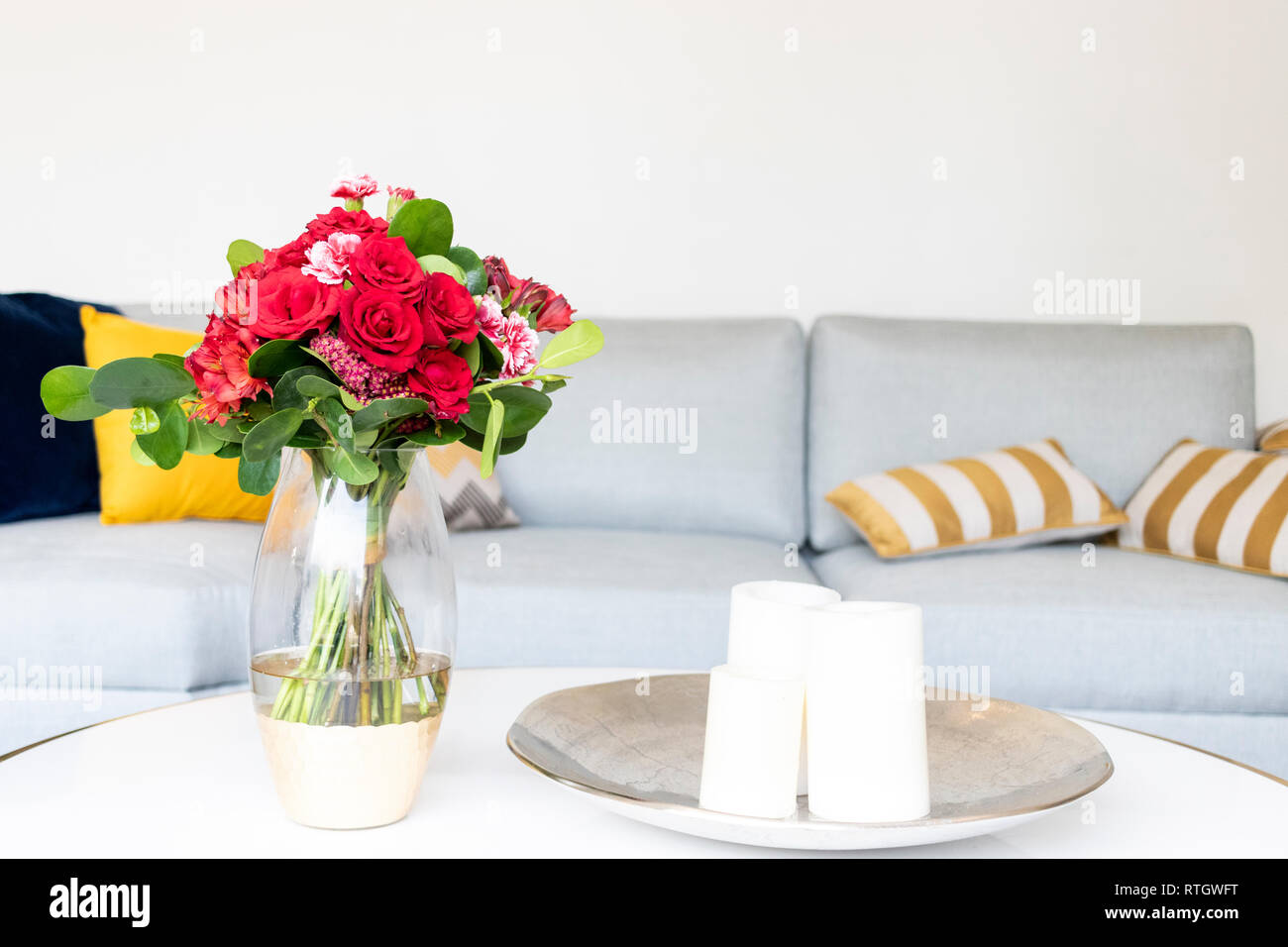 Blumenschmuck Dekoration im Wohnzimmer des Hauses Stockfoto