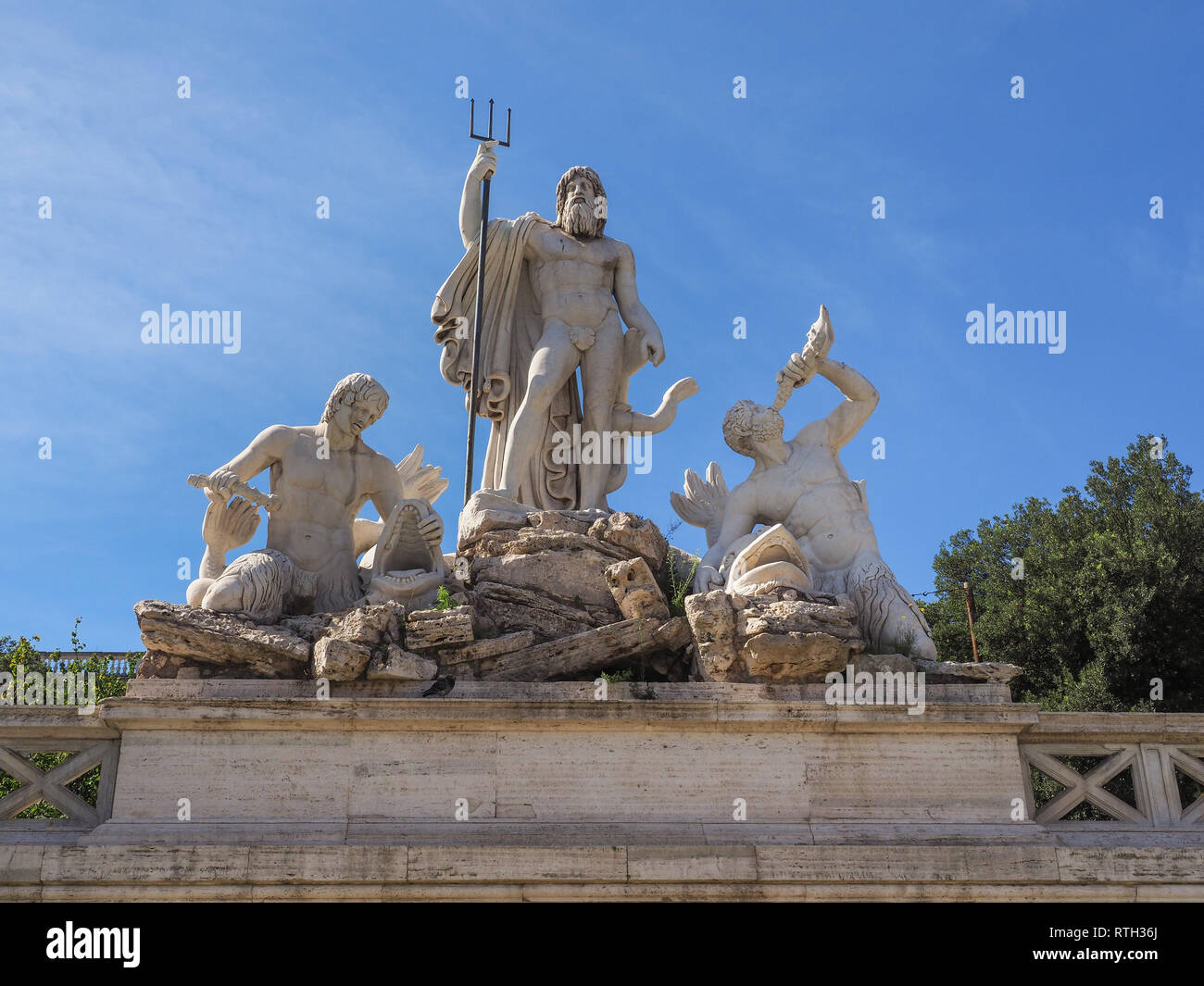 Neptunbrunnen oder Fontana del Nettuno von Giovanni Ceccarini ist ein Monumentaler Brunnen befindet sich auf der Westseite der städtischen Platz Piazza del Popolo entfernt. Stockfoto