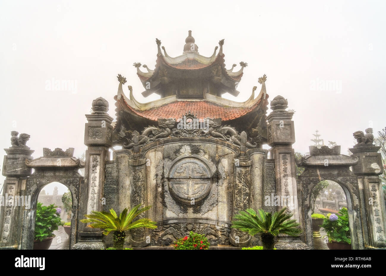 Buddhistische Tempel in Ba Na Hügel in Vietnam. Stockfoto