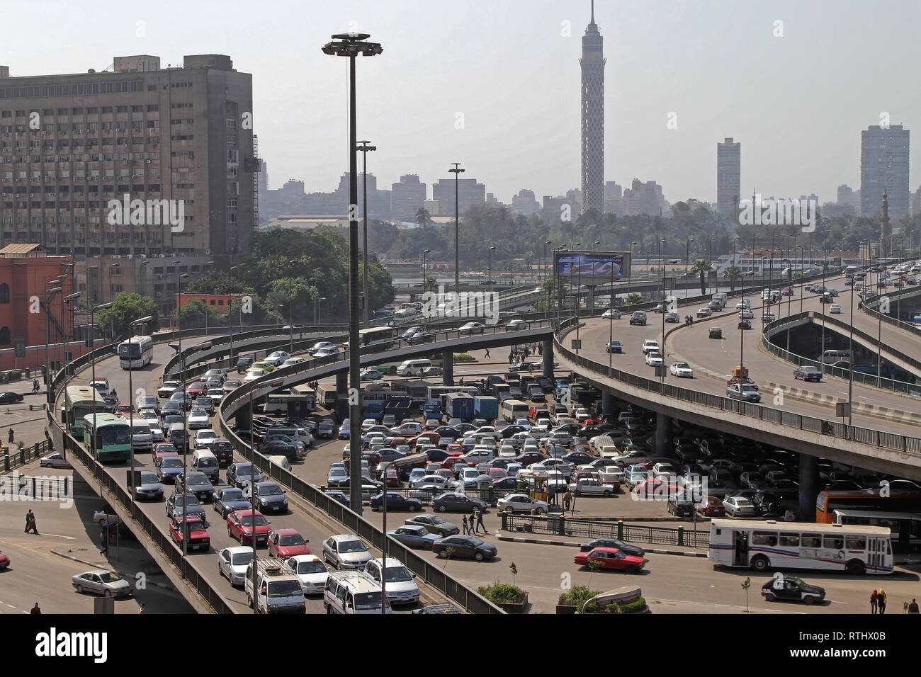 Kairo, Ägypten - März 03, 2010: Stau Transport Zusammenbruch an der Kreuzung in Kairo, Ägypten. Stockfoto