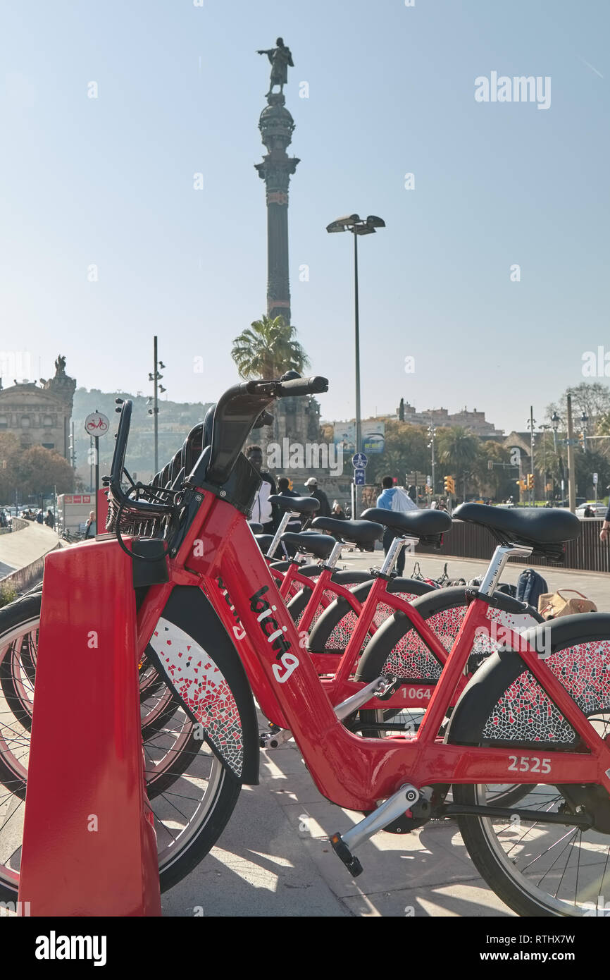 Moderne Fahrräder in einem Barcelona Bike Station in Spanien in einem sonnigen Tag zu mieten Stockfoto