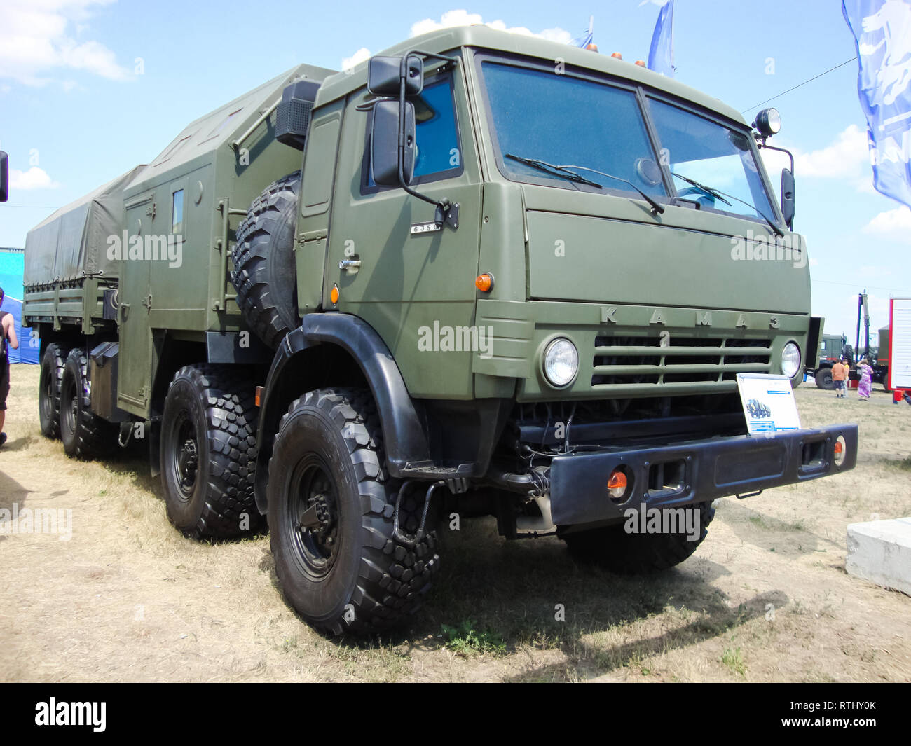 Kubinka Russland 12 Juni 11 Gelandewagen In Der Russischen Armee Militarische Transportflugzeuge Stockfotografie Alamy