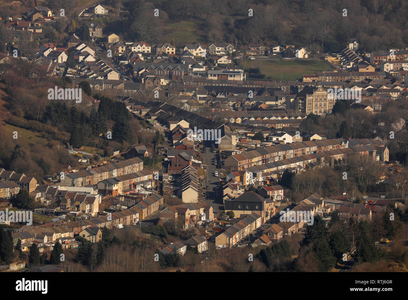 Blick auf Täler Stadt Treorchy und Cwm Parc aus der Menai Bridge in der rhondda Valley, Wales, UK. Stockfoto