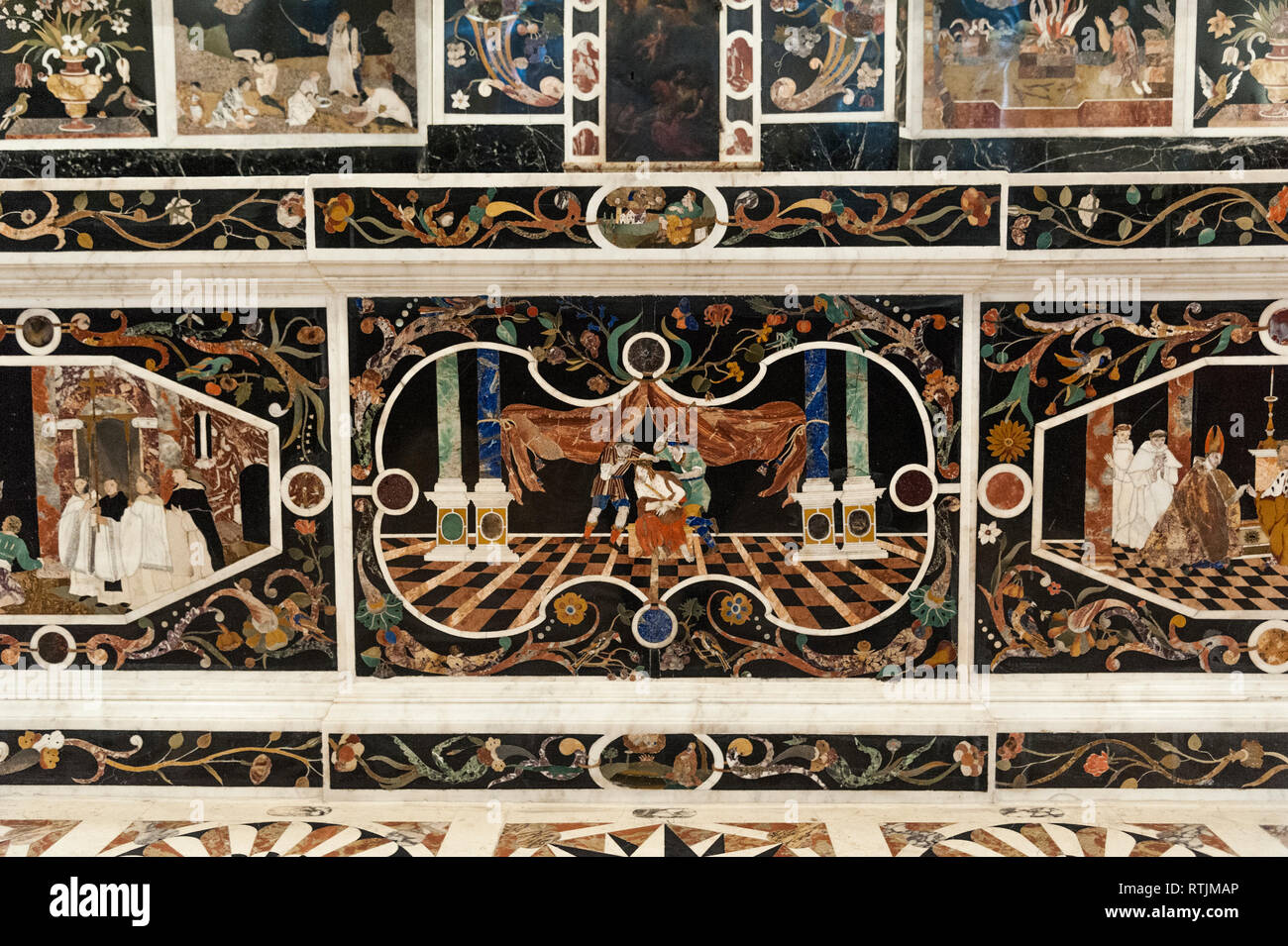 Paliotto dell'altare Centrale La coronazione di Wirbelsäule, in der