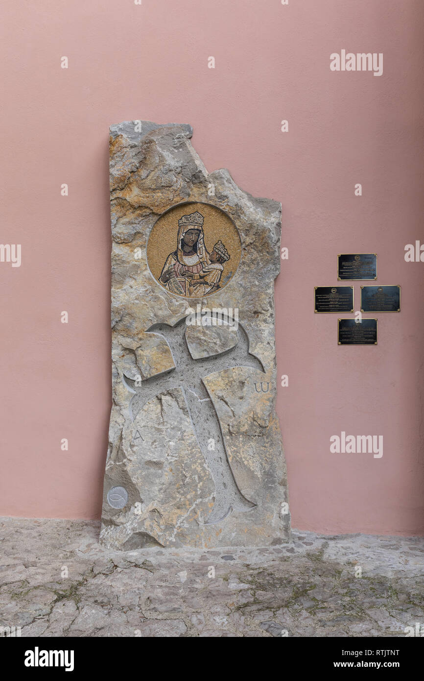 Schwarze Madonna mit Kind Mosaik - Wallfahrtskirche Castelmonte in der Nähe von Cividale del Friuli, Friaul Julisch Venetien, Italien Stockfoto