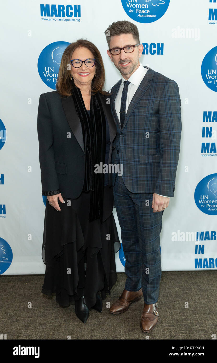 New York, USA - 1. März 2019: Robin Stern, Marc Brackett besuchen UN-Frauen für Frieden E.v. 2019 die jährlichen Auszeichnungen Mittagessen in der Internationale Tag der Frau am UN-Hauptquartier Credit: Lev radin/Alamy leben Nachrichten Stockfoto