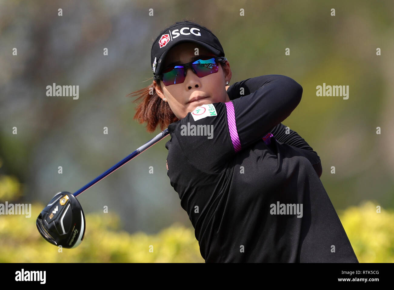 Singapur. 2 Mär, 2019. Moriya Jutanugarn von Thailand-stücke weg in der 3. Bohrung während der dritten Runde der Frauen-WM im Tanjong Kurs, Sentosa Golf Club. Credit: Paul Miller/ZUMA Draht/Alamy leben Nachrichten Stockfoto