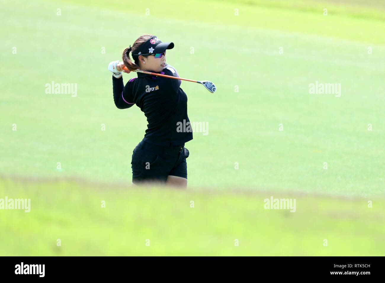 Singapur. 2 Mär, 2019. Moriya Jutanugarn von Thailand spielt einen Schuß auf das 5. Loch in der dritten Runde der Frauen-WM im Tanjong Kurs, Sentosa Golf Club. Credit: Paul Miller/ZUMA Draht/Alamy leben Nachrichten Stockfoto