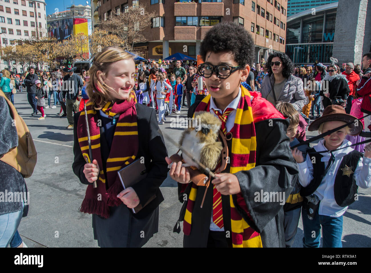 Feiern des Karneval auf den Straßen von Madrid nahm dieses Mal statt in der Nähe von Salamanca. Im Bild Kinder Verkleidung als Harry Potter Film, Kredit: Alberto Sibaja Stockfoto
