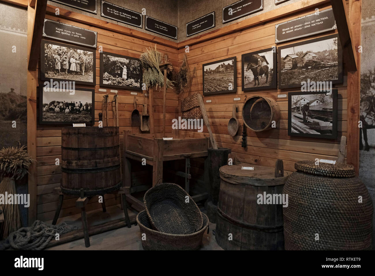 Ethnographische Ausstellung im Motal Folk Arts Museum in Motol oder Ivanava Motal eine Gemeinde im Rajon Brest Region angezeigt. Stockfoto