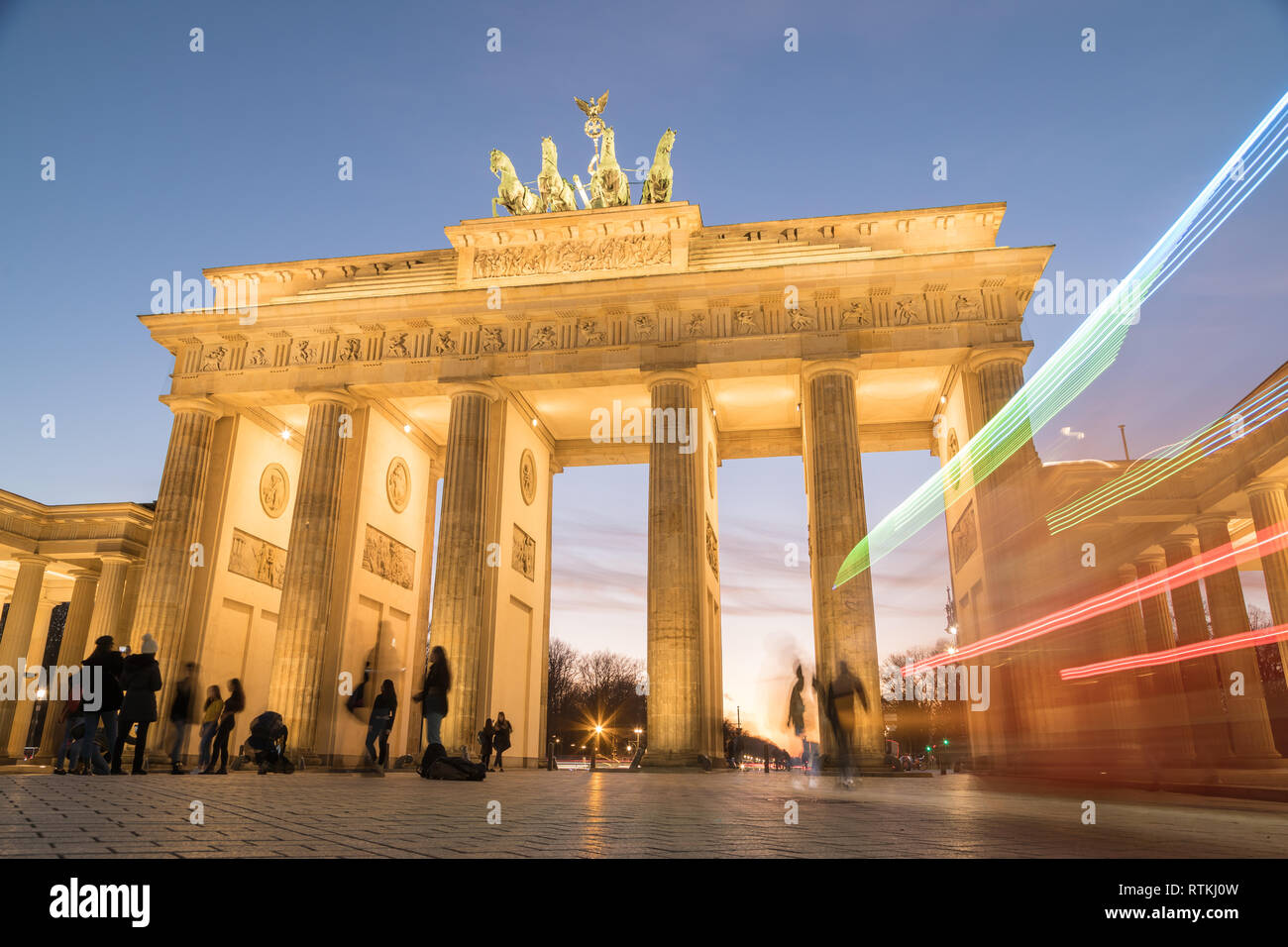 Brandenburger Tor am Abend Stockfoto