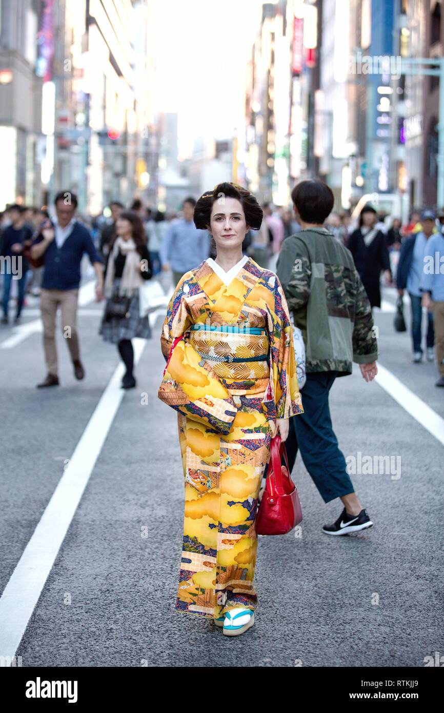 Schöne fremde Frauen tragen traditionelle Japanische kostüm Kimono in den Straßen von Tokio, Japan, multi-ethnische Japan, Japanisch Straße, Tokyo street Stockfoto